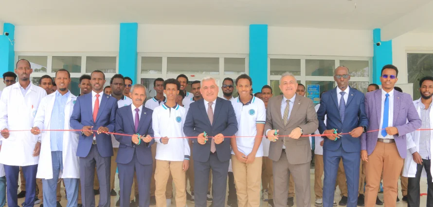 Xafladda daahfurka xarunta Imtixaannada OxfordAQA ee IGCSE & A-Level.